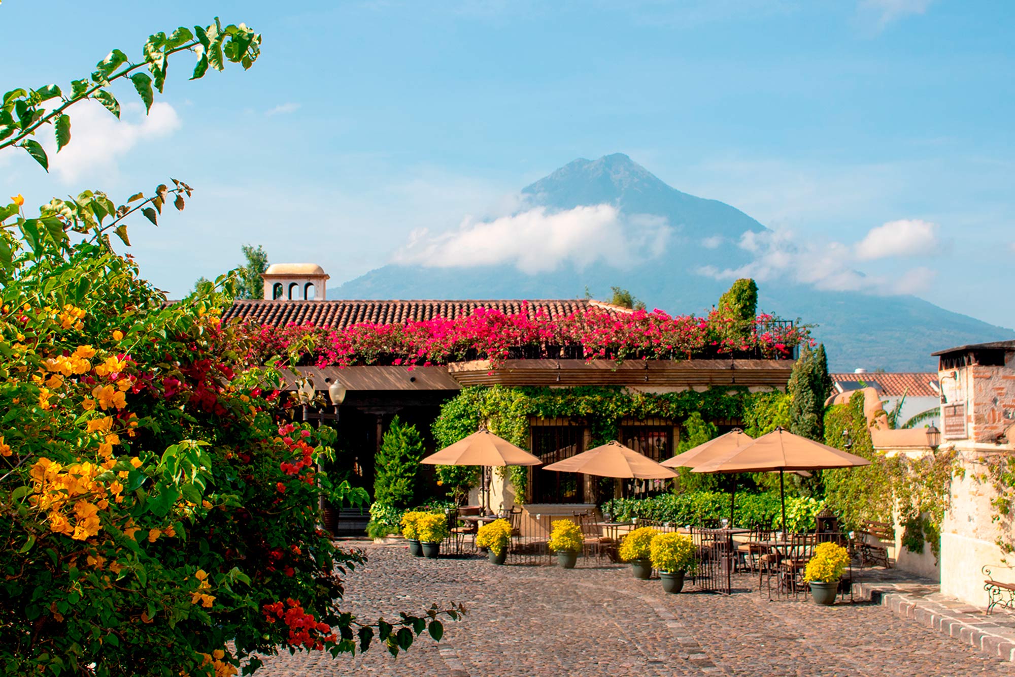 VOLCÁN ACATENANGO Y ANTIGUA GUATEMALA