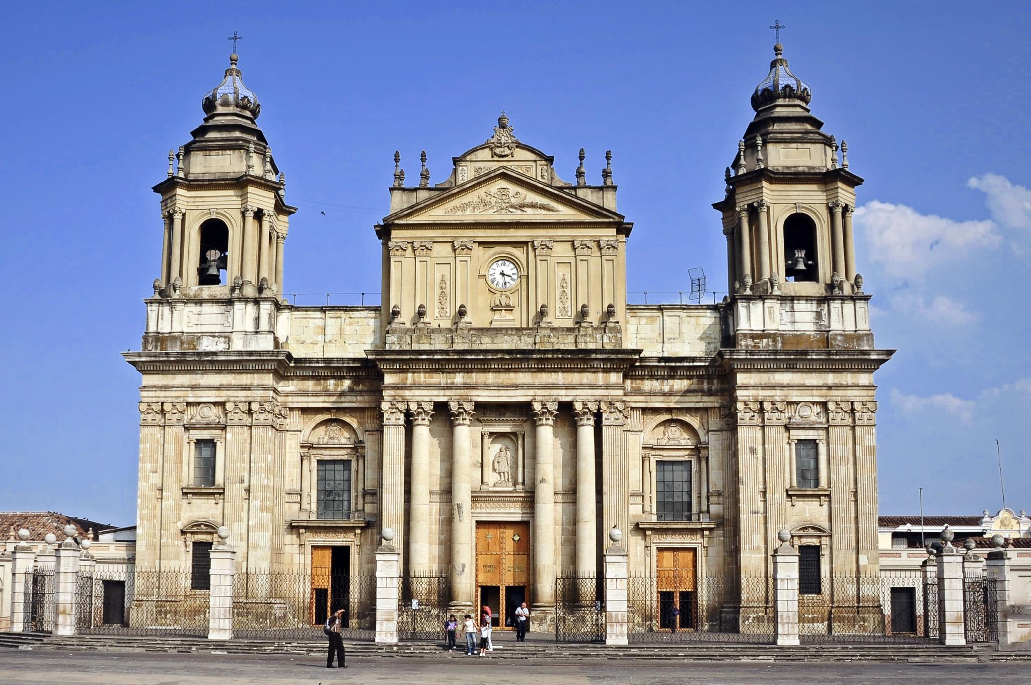 VOLCÁN ACATENANGO Y ANTIGUA GUATEMALA